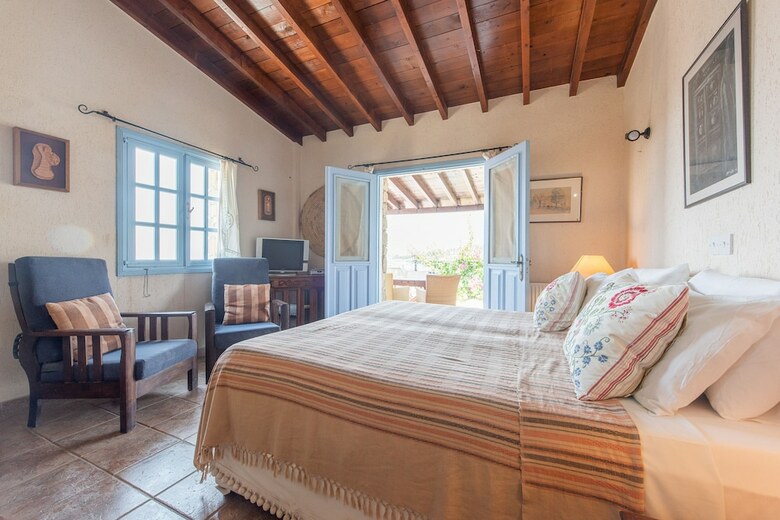 Adamos 1 Br Hotel Apartments