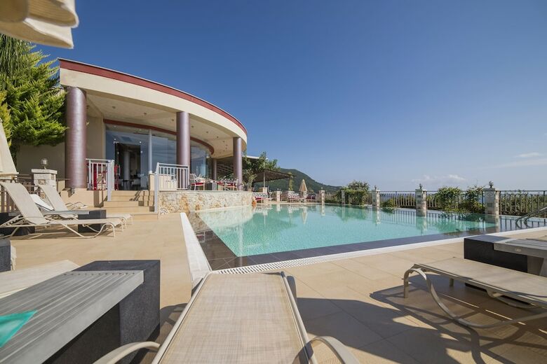Hotel 3 Aktes Resort