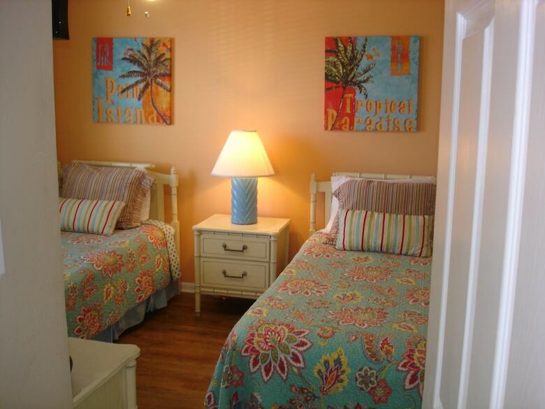 Romar Beach 208