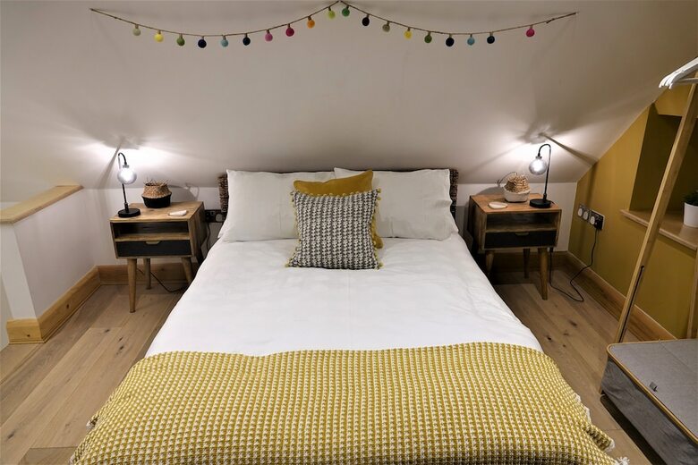 Impeccable 3-double Bed Cottage In Sheffield