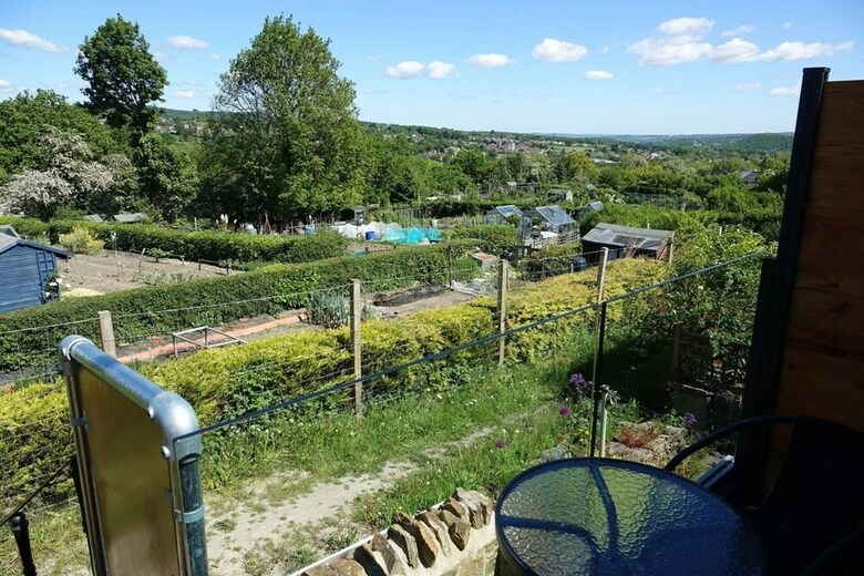 Impeccable 3-double Bed Cottage In Sheffield