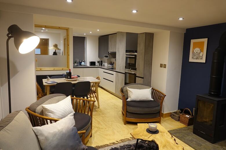 Impeccable 3-double Bed Cottage In Sheffield