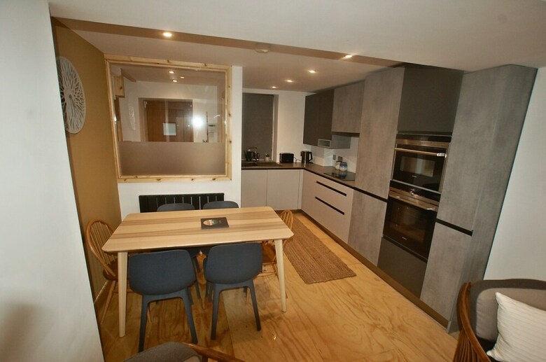 Impeccable 3-double Bed Cottage In Sheffield