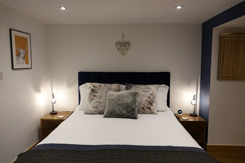 Impeccable 3-double Bed Cottage In Sheffield