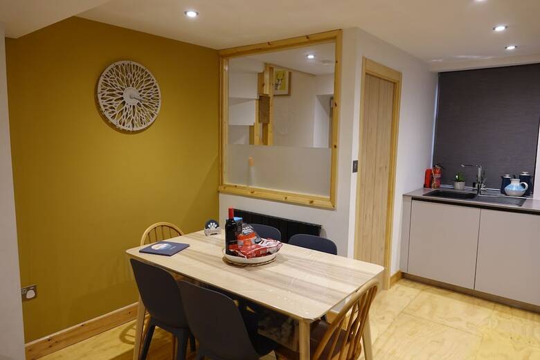 Impeccable 3-double Bed Cottage In Sheffield