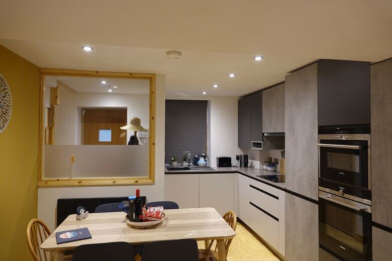 Impeccable 3-double Bed Cottage In Sheffield
