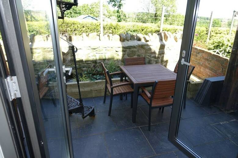 Impeccable 3-double Bed Cottage In Sheffield