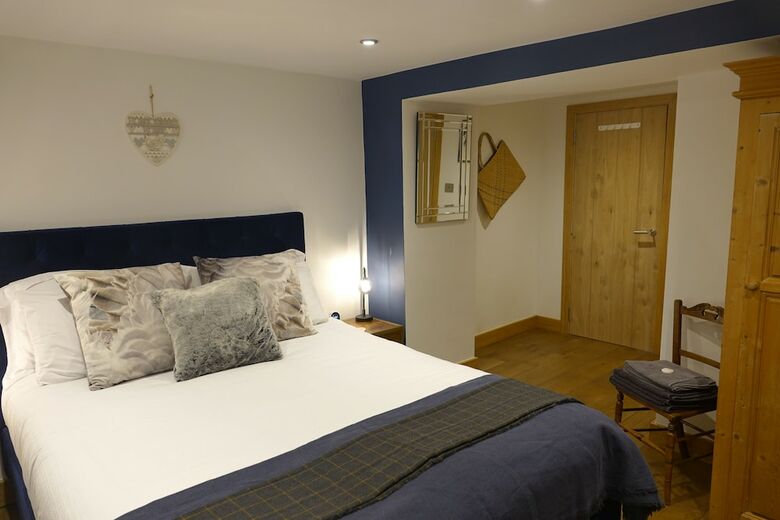 Impeccable 3-double Bed Cottage In Sheffield