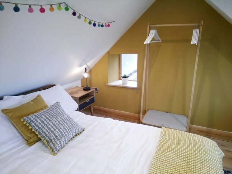 Impeccable 3-double Bed Cottage In Sheffield