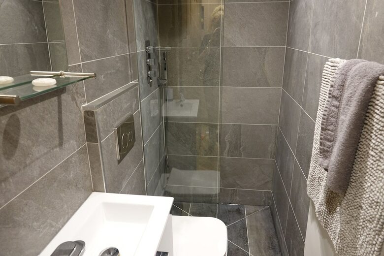 Impeccable 3-double Bed Cottage In Sheffield