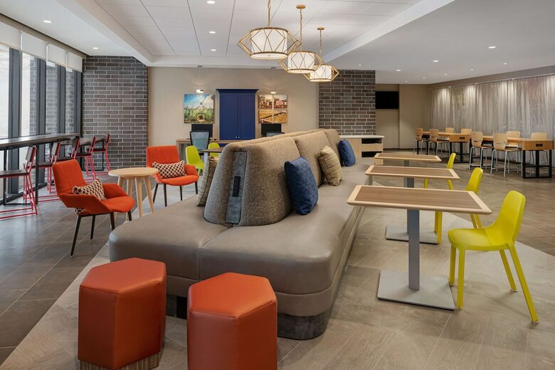 Hotel Home2 Suites By Hilton Des Moines At Drake University