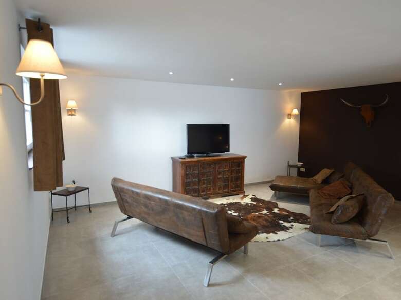 Cozy Holiday Home In Polleur With Jacuzzi
