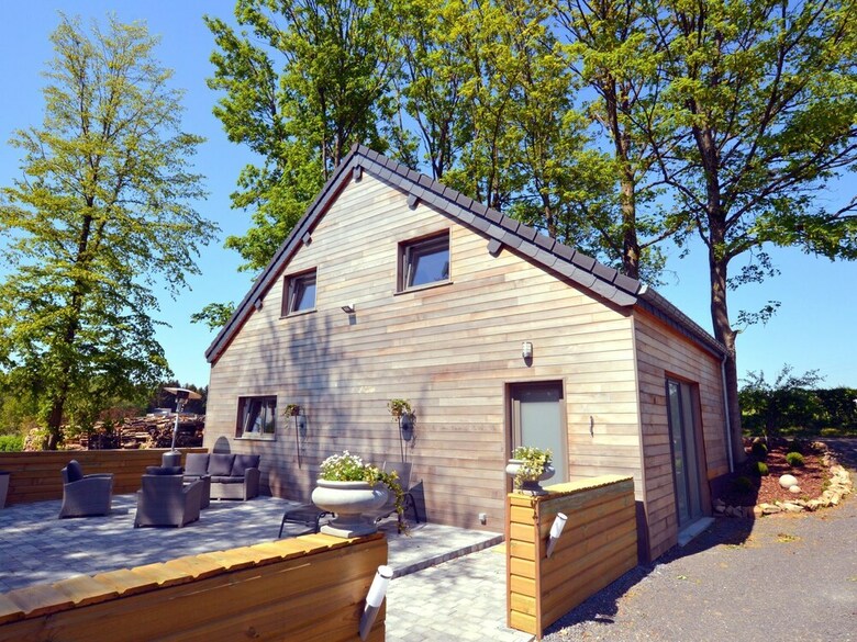 Cozy Holiday Home In Polleur With Jacuzzi