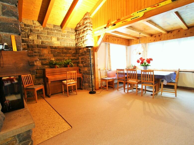 Spacious Chalet Near Forest In Randogne