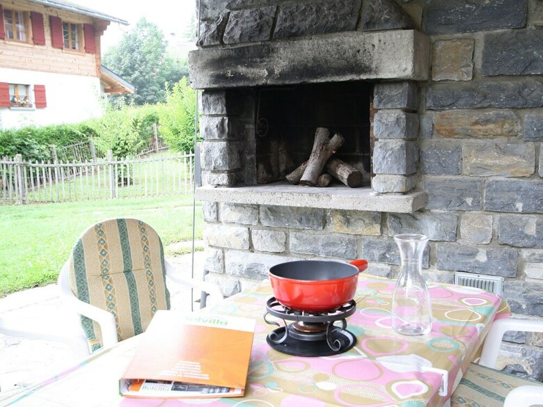 Spacious Chalet Near Forest In Randogne
