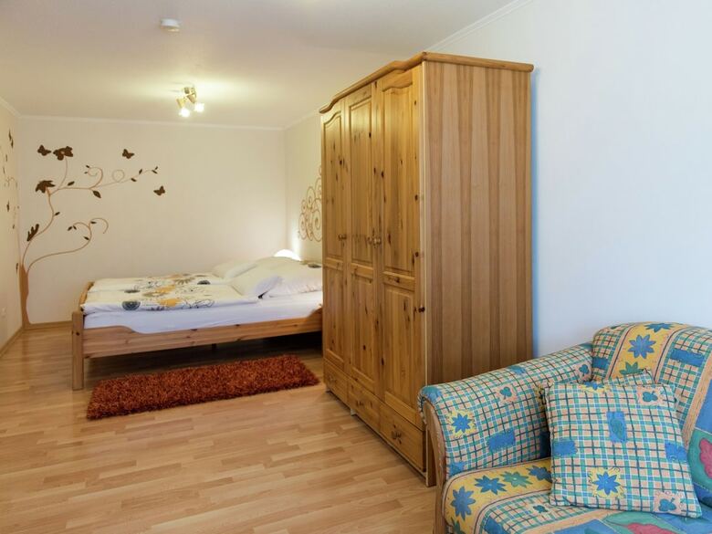 Apartamentos Beautiful Property With Terrace And A Small Garden