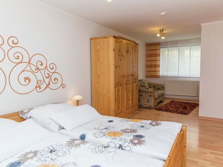 Apartamentos Beautiful Property With Terrace And A Small Garden