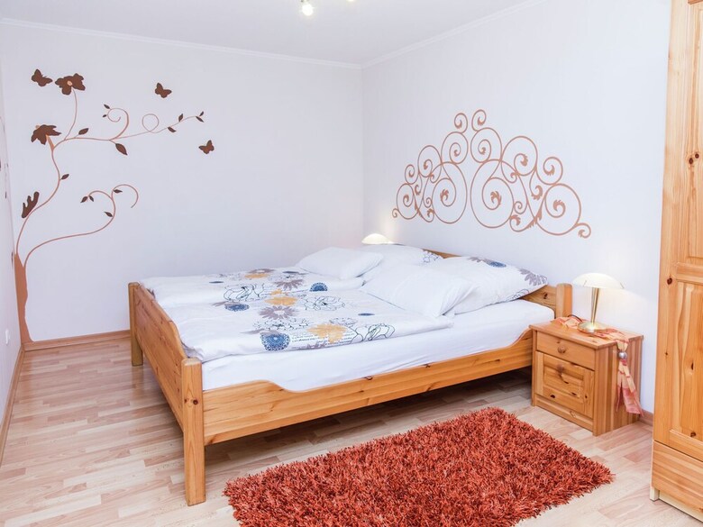 Apartamentos Beautiful Property With Terrace And A Small Garden