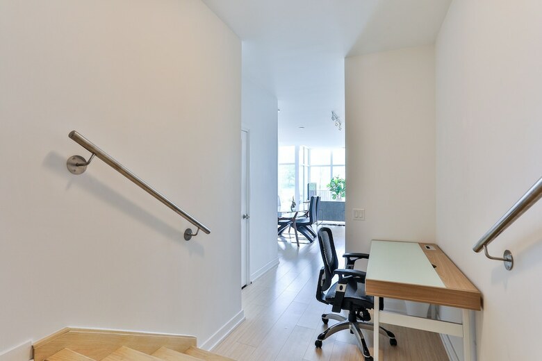 Modern 2 Storey By Cn Tower