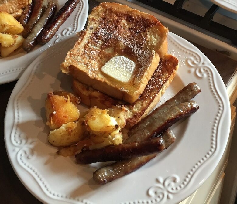 Kingsville House Bed And Breakfast