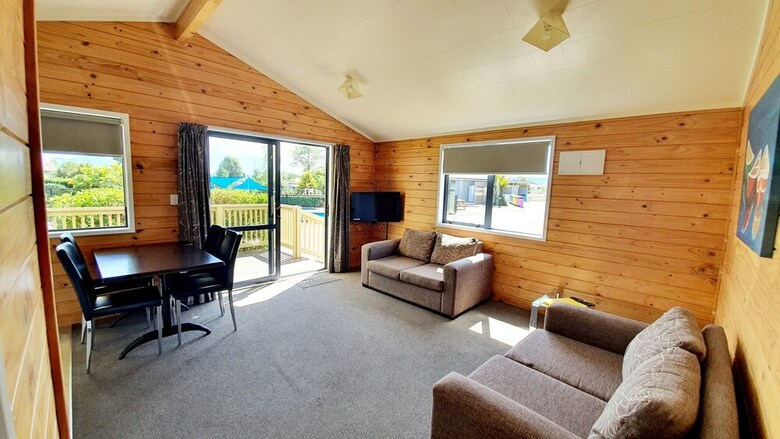 Cooks Beach Resort