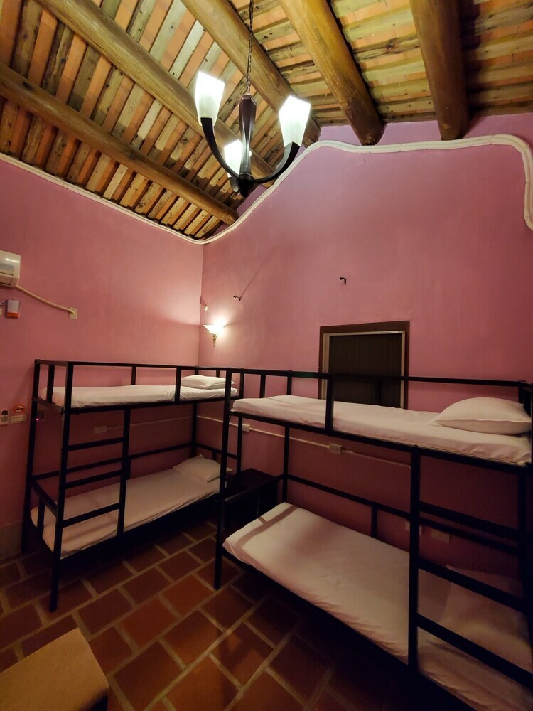 Hostal Take A Break B&B