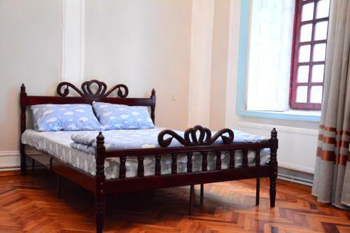 Hostal Flora Hostel