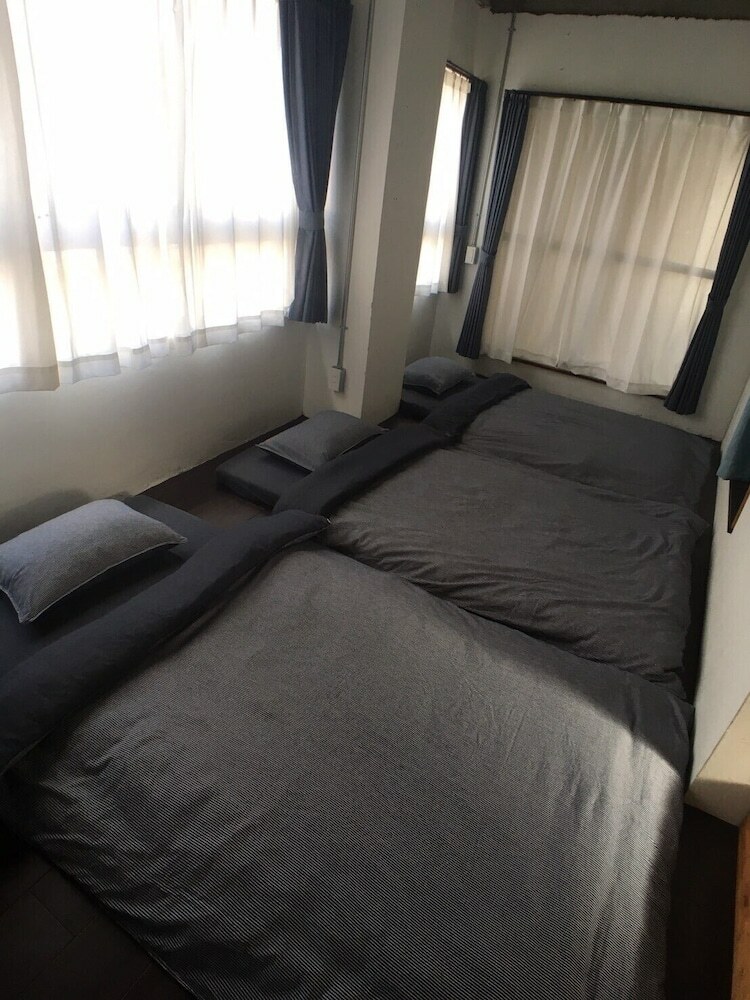 Hostal Golden Mile Hostel