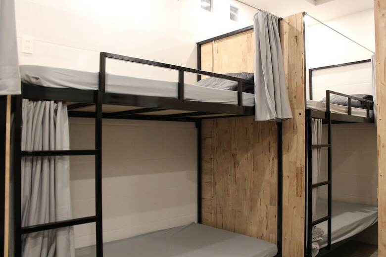 Hostal B Home - Hostel