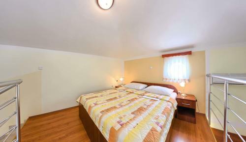 Apartments & Rooms Ruzmarin