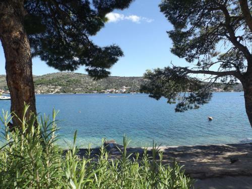 Apartments & Rooms Ruzmarin