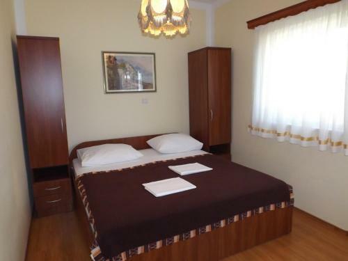 Apartments & Rooms Ruzmarin