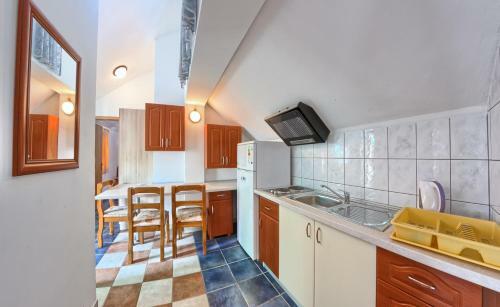 Apartments & Rooms Ruzmarin