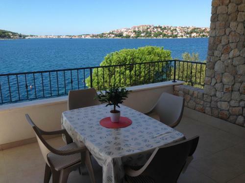 Apartments Jela