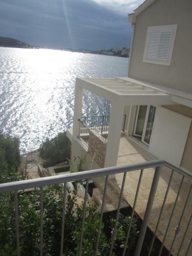 Apartments Jela