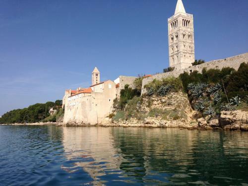 Hostal Guesthouse Tariba