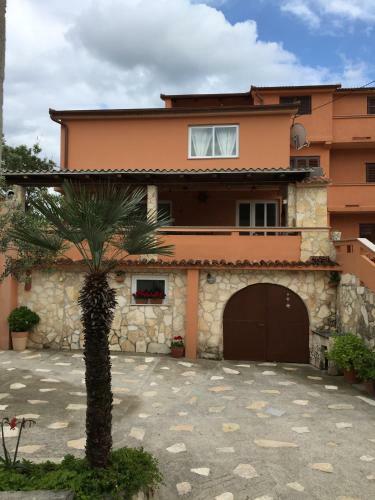 Hostal Guesthouse Tariba