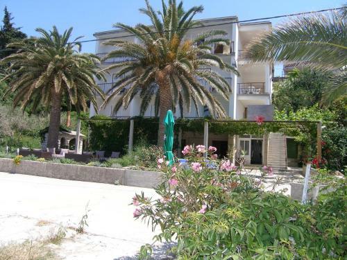 Bed & Breakfast Rooms Makaus
