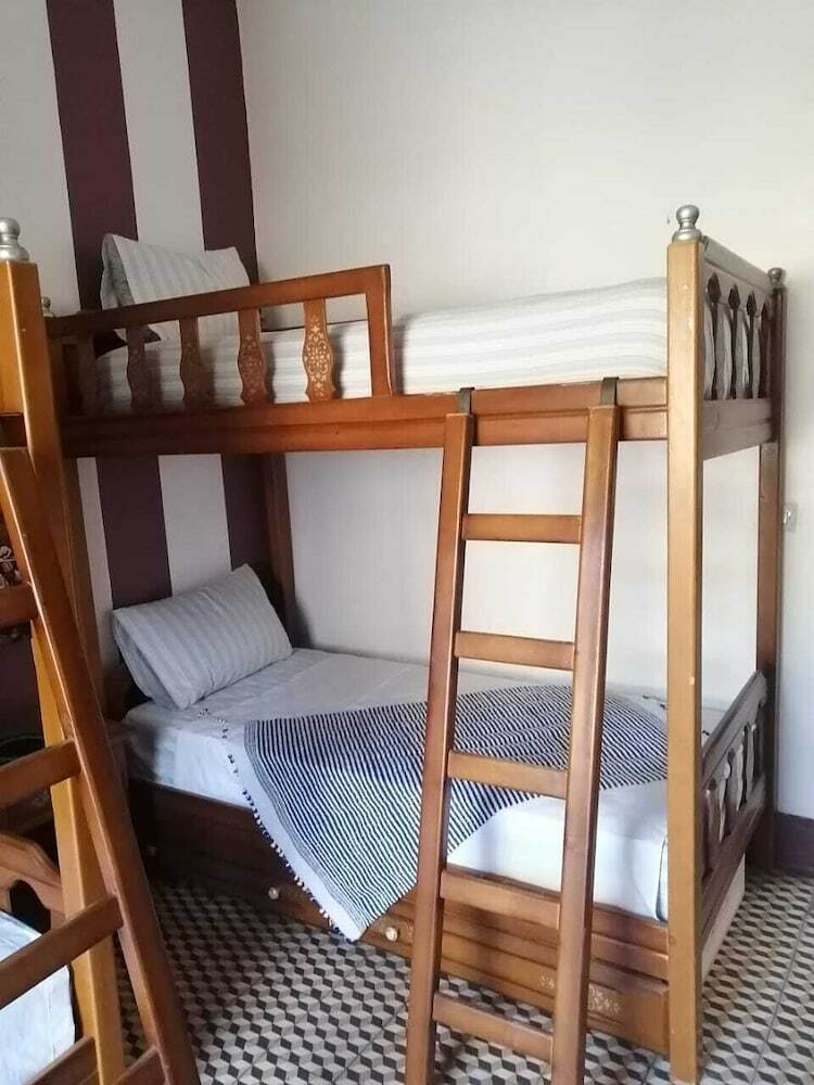 Hostal Hostel Touahine