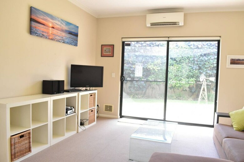 Apartamento Comfortable 2 Bedroom Unit With Garden