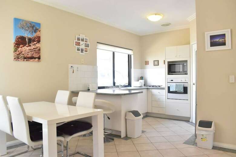Apartamento Comfortable 2 Bedroom Unit With Garden