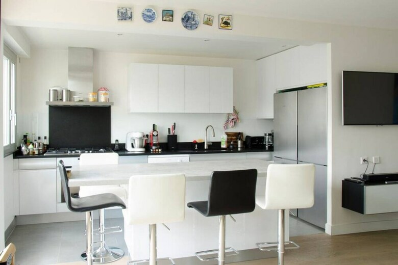 2 Bedroom Apartment With Balcony Near Eiffel Tower And Invalides