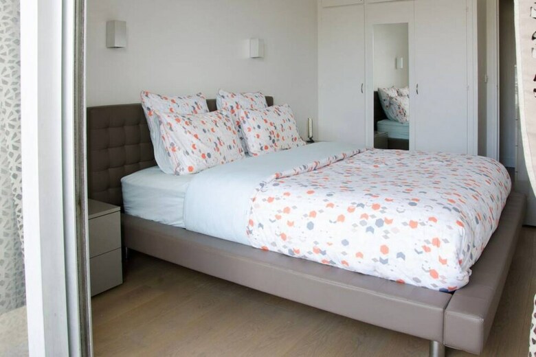 2 Bedroom Apartment With Balcony Near Eiffel Tower And Invalides