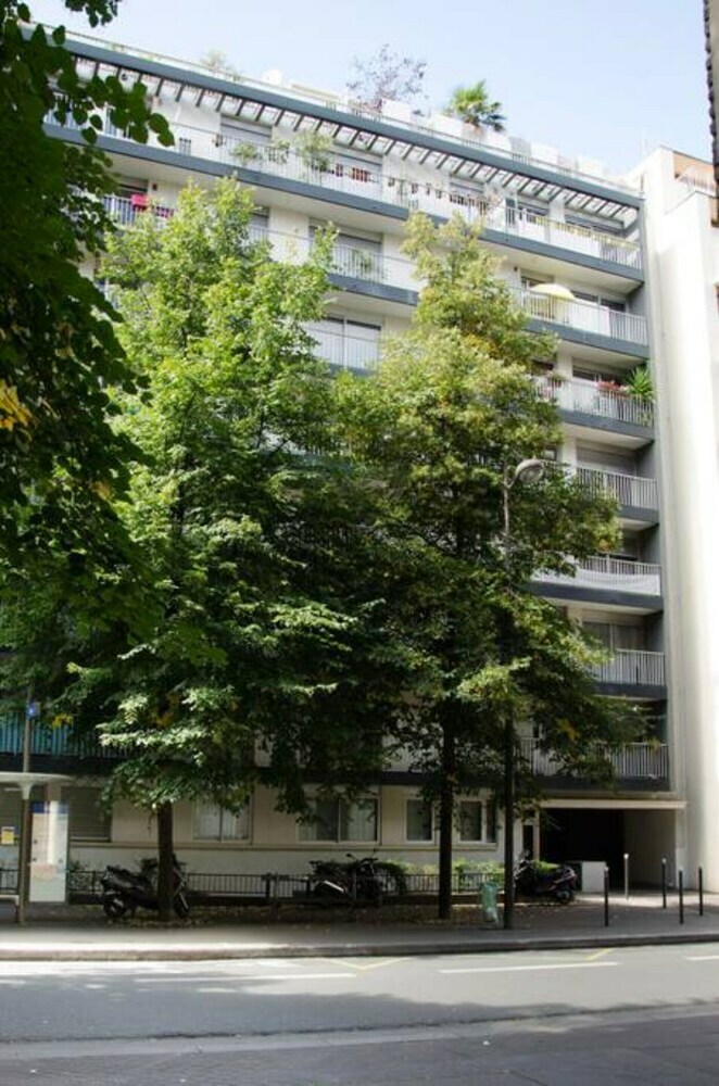 2 Bedroom Apartment With Balcony Near Eiffel Tower And Invalides