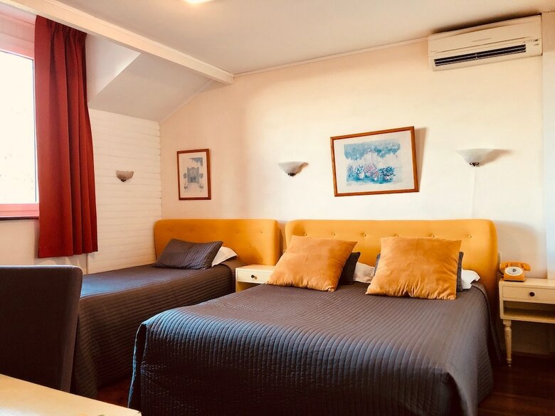 Hotel H�tel Le Blason de Provence