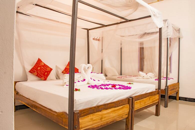 Hotel East Beach Surf Resort