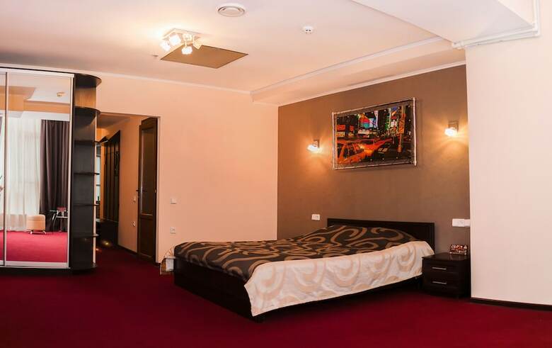 Mark Plaza Hotel