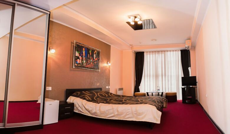 Mark Plaza Hotel