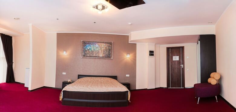 Mark Plaza Hotel