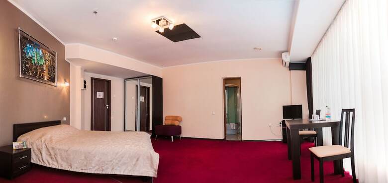 Mark Plaza Hotel